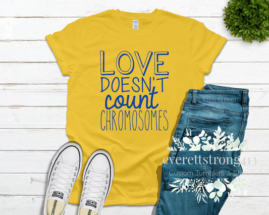 Love doesn't count chromosomes T-Shirt